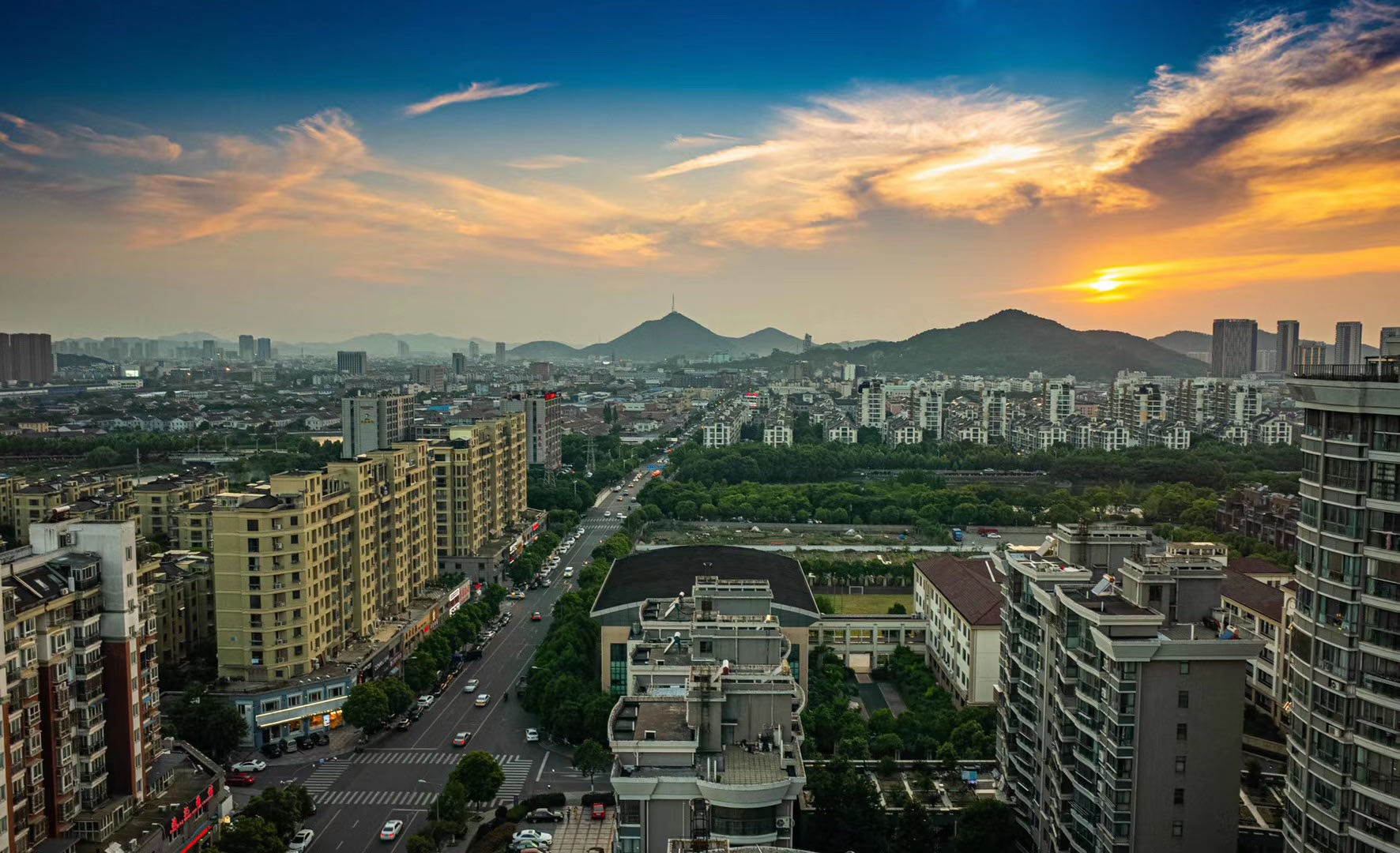 余姚城东高楼俯拍彩霞