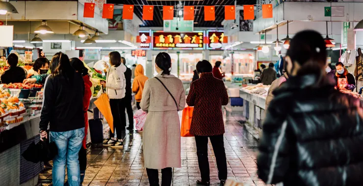 生活记录不少人正在四明菜场内买菜