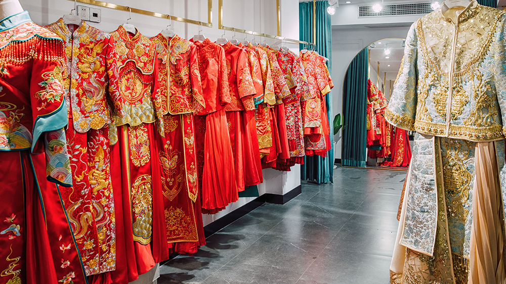 中式礼服秀禾服婚纱馆婚纱刺绣龙凤褂马来褂