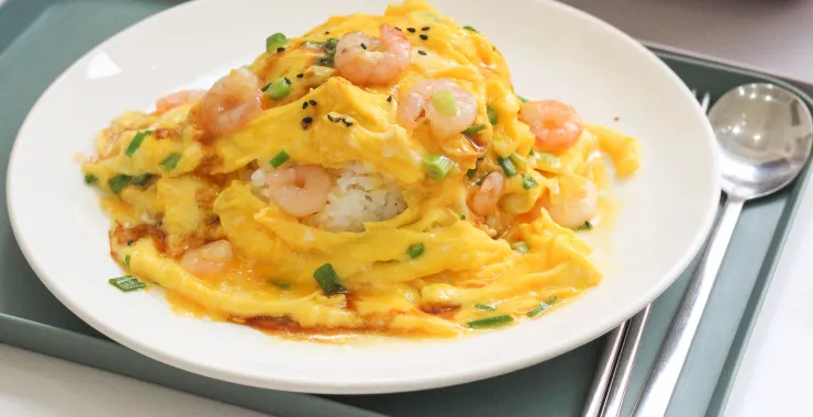 美味美食点心日式鲜虾滑蛋盖浇饭