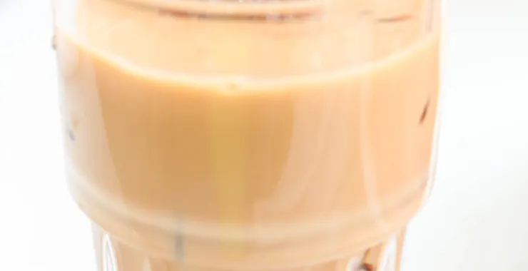 可爱小熊港式奶茶饮品图