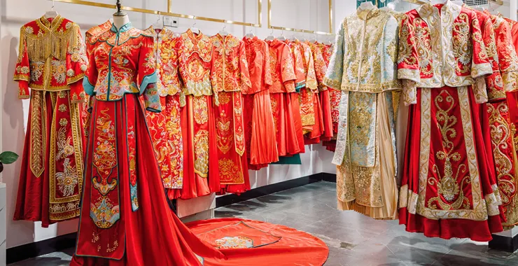 中式礼服秀禾服婚纱馆婚纱刺绣龙凤褂马来褂伴娘伴郎
