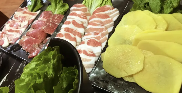 节日聚餐自助烧烤烤肉