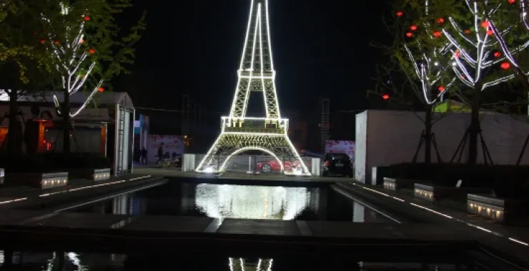 夜景小埃菲尔铁塔