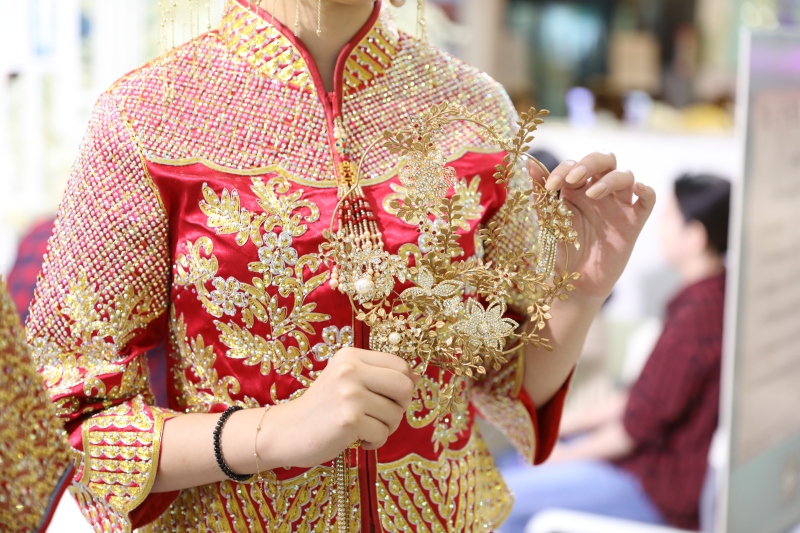 中式团扇礼服秀禾服婚纱馆婚纱刺绣龙凤褂马来褂