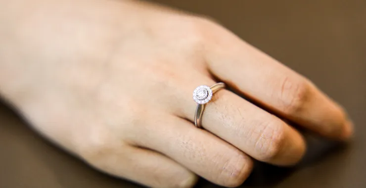 结婚钻戒结婚钻戒首饰戒指珠宝钻石订婚手部