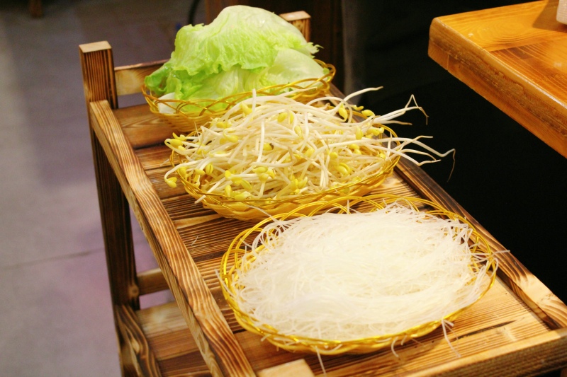 火锅海底捞绿豆芽包菜生菜粉丝蔬菜配菜