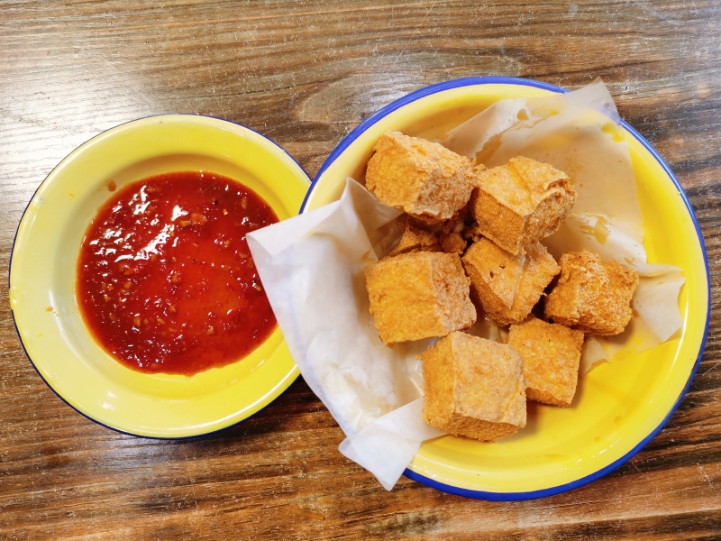 臭豆腐油炸辣椒传统美食美味点心小吃