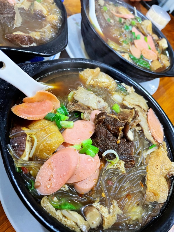 马渚传统老式砂锅美味美食牛味香肠粉丝年糕