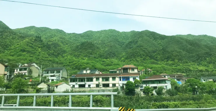 春日上虞自然风光爬山