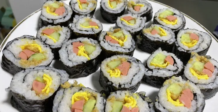 自制海苔香肠蛋皮肉松寿司