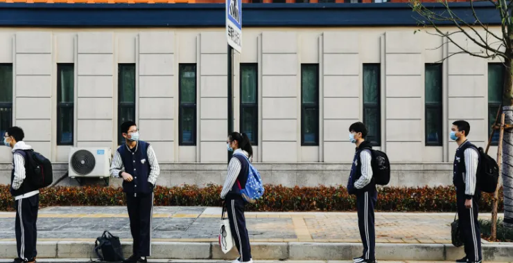 学生孩子上学排队开学防疫疫情