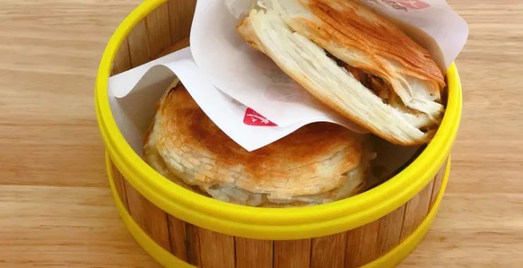 美食点心西安特色酥皮肉夹馍