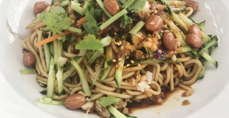 美食点心凉面香菜化生凉拌面条