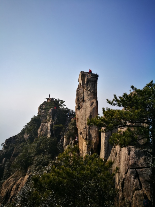 安徽绩溪豺狗狼尖爬山登山运动