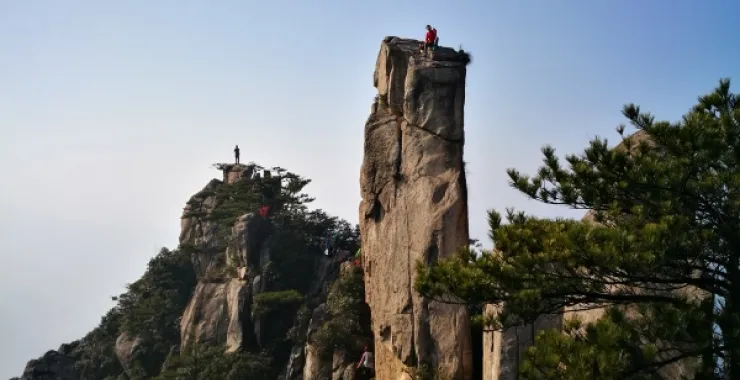 安徽绩溪豺狗狼尖爬山登山运动