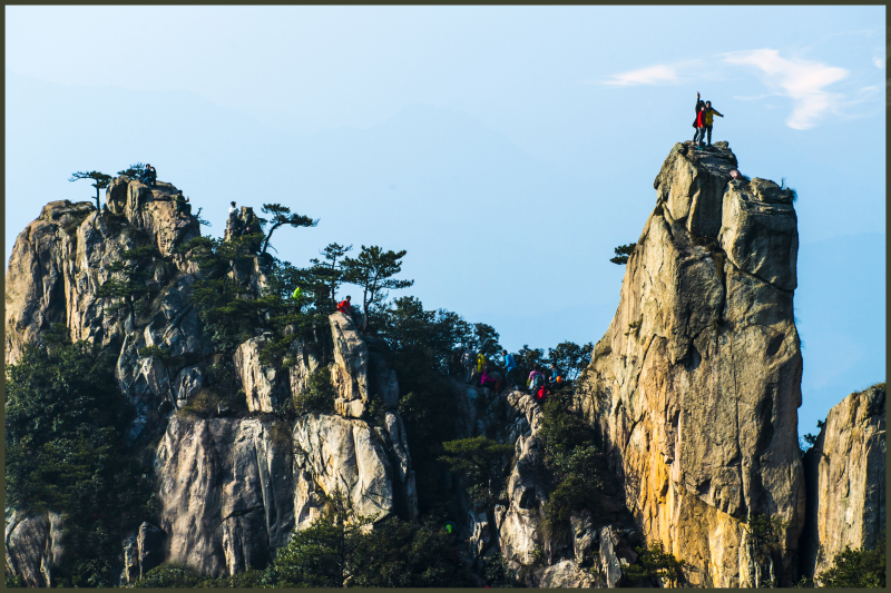 安徽绩溪豺狗狼尖爬山登山运动