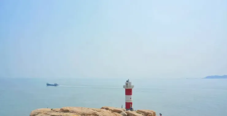 旅游郊游风景东极岛灯塔