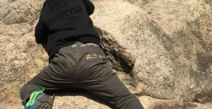 儿童运动健身爬山登山运动