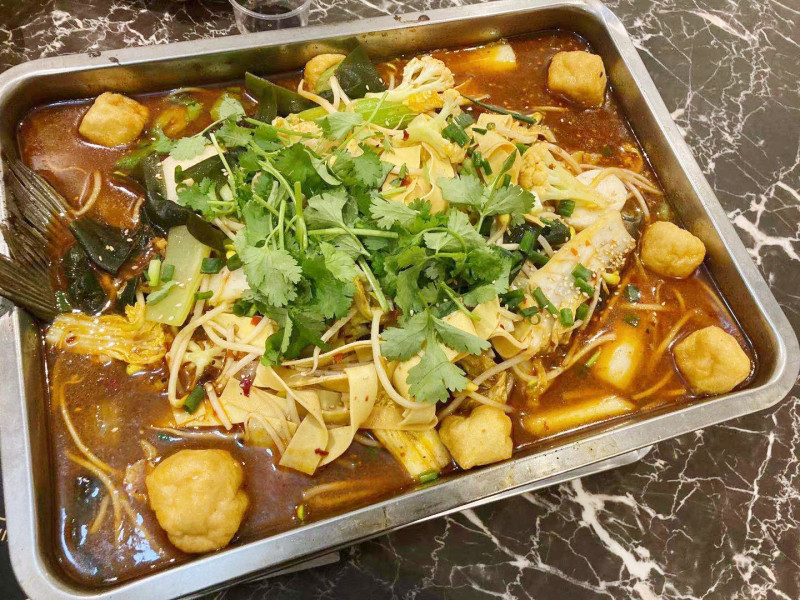 时蔬烤鱼夜宵特色香菜还带豆芽