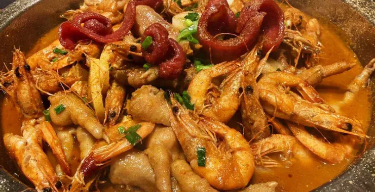 美食明虾鸡爪煲海鲜