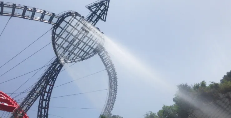 象山海之湾游玩天空环廊运行洒水状态