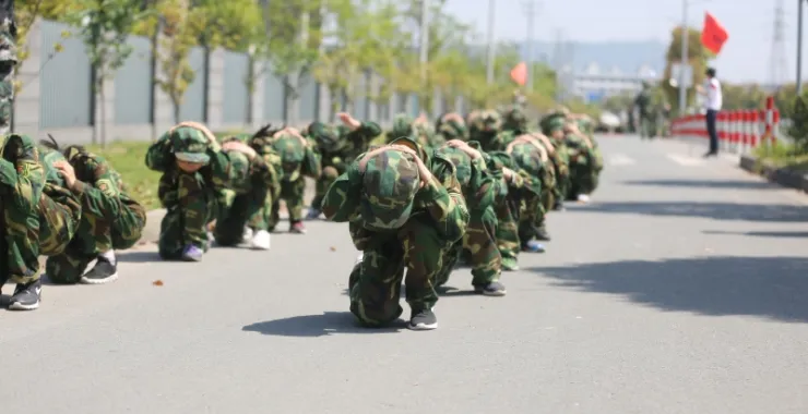 儿童军校暑假徒步拉练活动