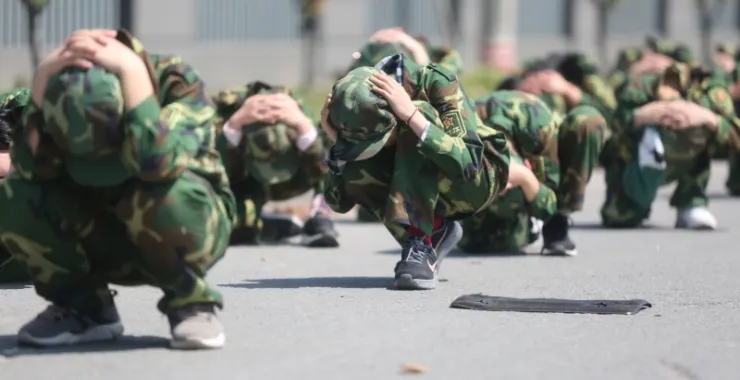 儿童军校暑假徒步拉练活动