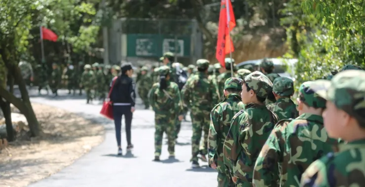 儿童军校暑假徒步拉练活动