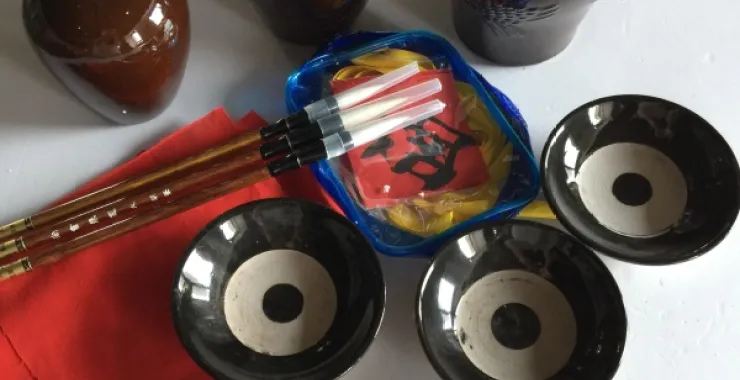 端午节传统活动雄黄酒画额头祈福