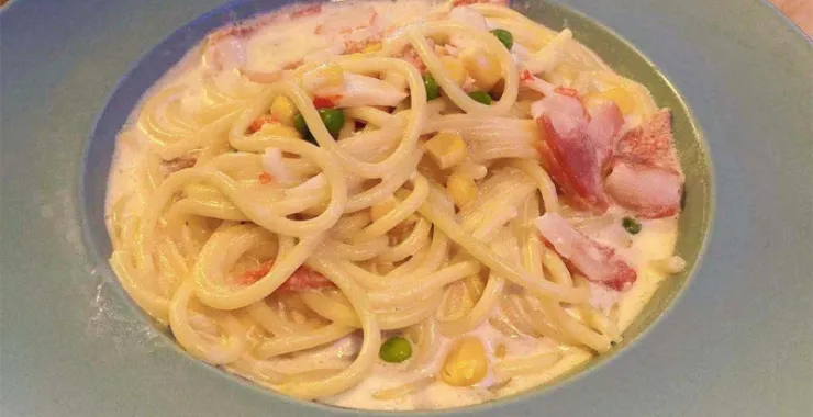 美食意大利面粉丝奶油芝士豌豆火腿培根
