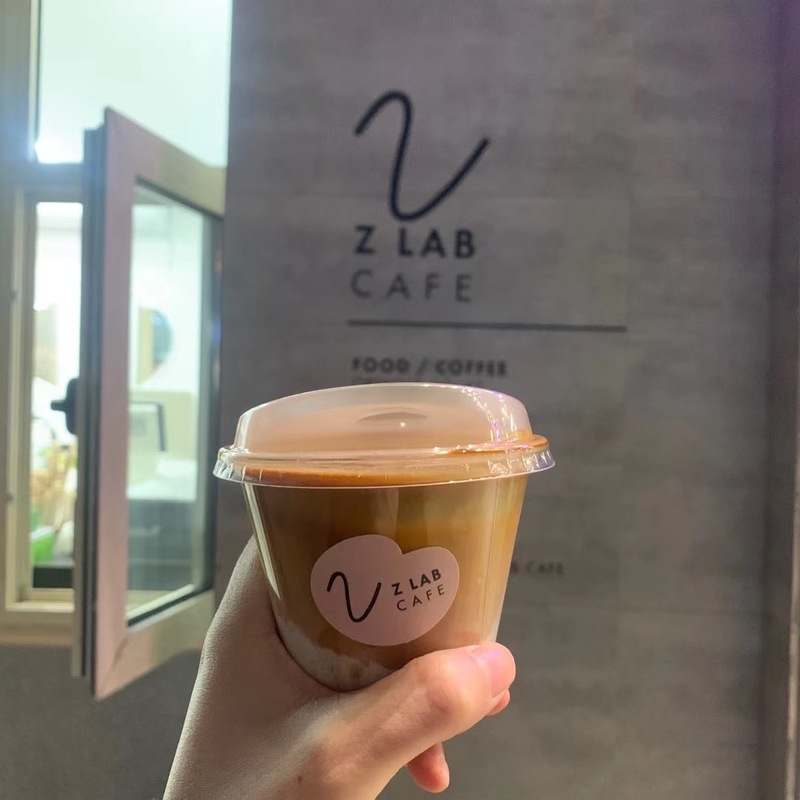 手握咖啡杯子下午茶摄影手势打卡动作
