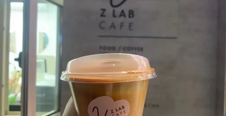 手握咖啡杯子下午茶摄影手势打卡动作