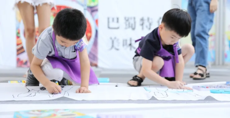 五彩城中秋节画兔子的儿童亲子活动绘画比赛