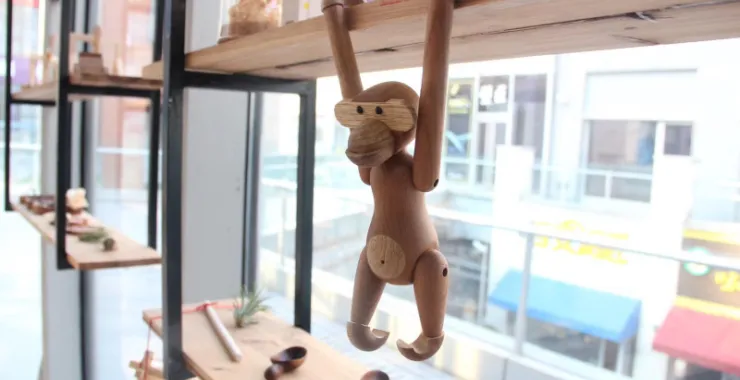 卯丁木作木质的玩具猴子亲子卡通玩偶木匠