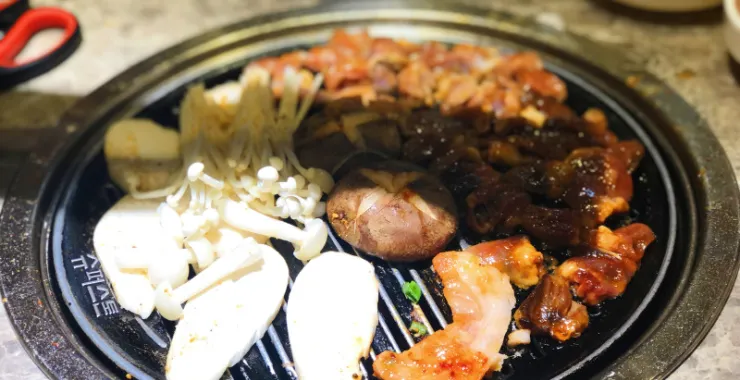 烤肉时蔬菌菇鸡肉牛肉香菇拼盘美食烧烤