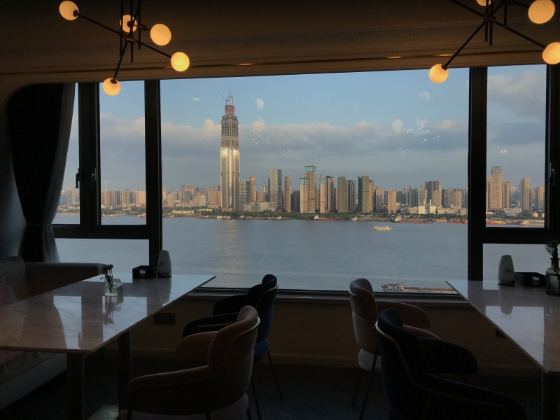 长江边餐厅看江风景