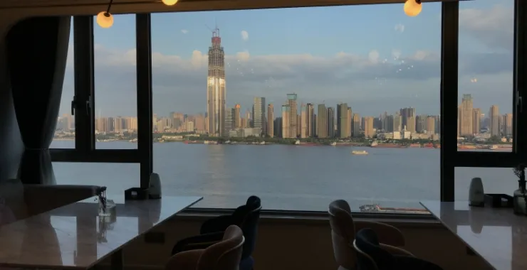 长江边餐厅看江风景