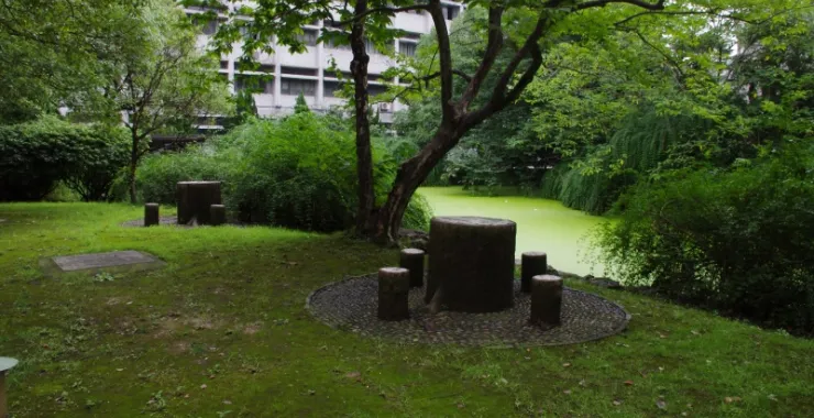 杭州师范大学文一路校区（已拆除）教学楼休息座椅