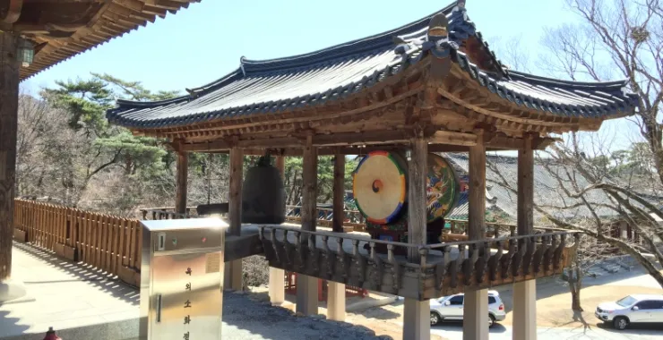 韩国寺庙凉亭大鼓