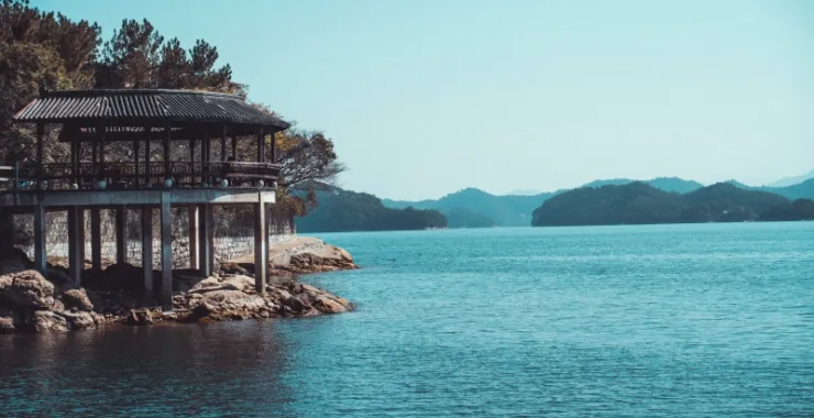 旅游湖泊湖景旅行休闲