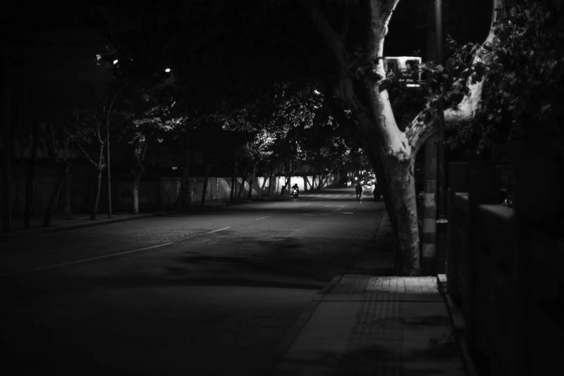 夜晚氛围感街拍街道城市街头