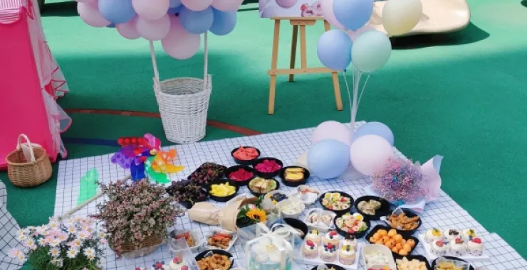 春天户外甜品野餐亲子游玩