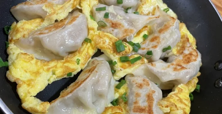 小吃铁盘蛋皮煎饺 