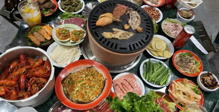 泥炉烤肉烧烤夜宵聚会