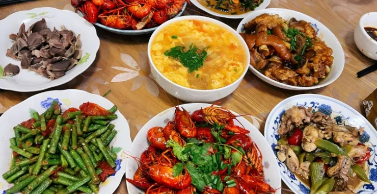 家庭小炒聚餐龙虾