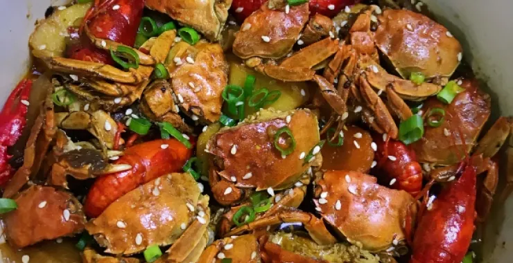 龙虾蟹煲聚餐 家常菜