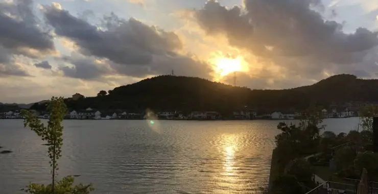 东钱湖湖光山色