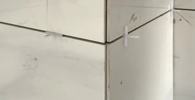 贴瓷砖用到十字卡的细节