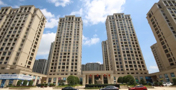 余姚小区万里世纪豪庭建筑高楼蓝天白云